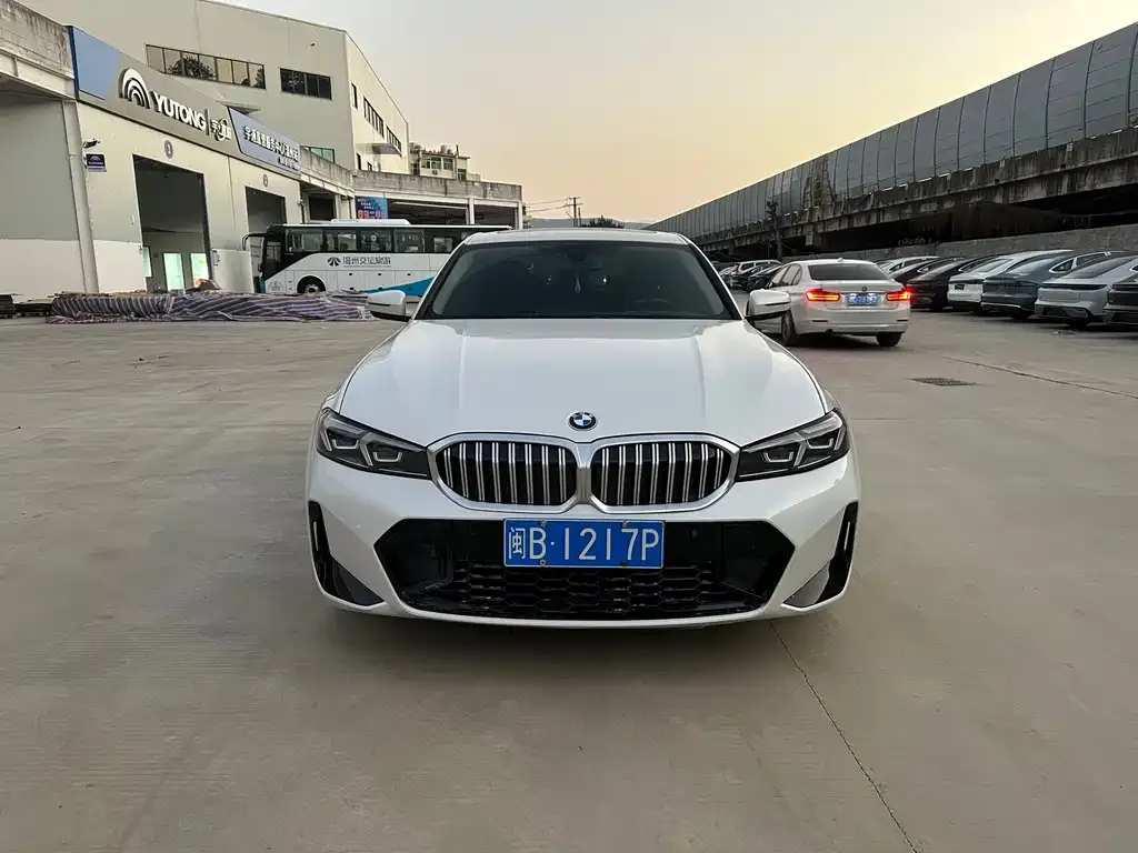 BMW 3 Series 2023 из CN, фото 2