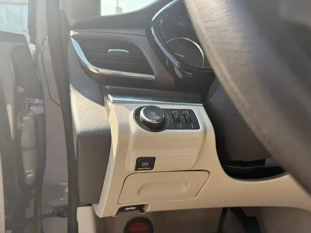Buick GL8 2021 из CN, фото 2