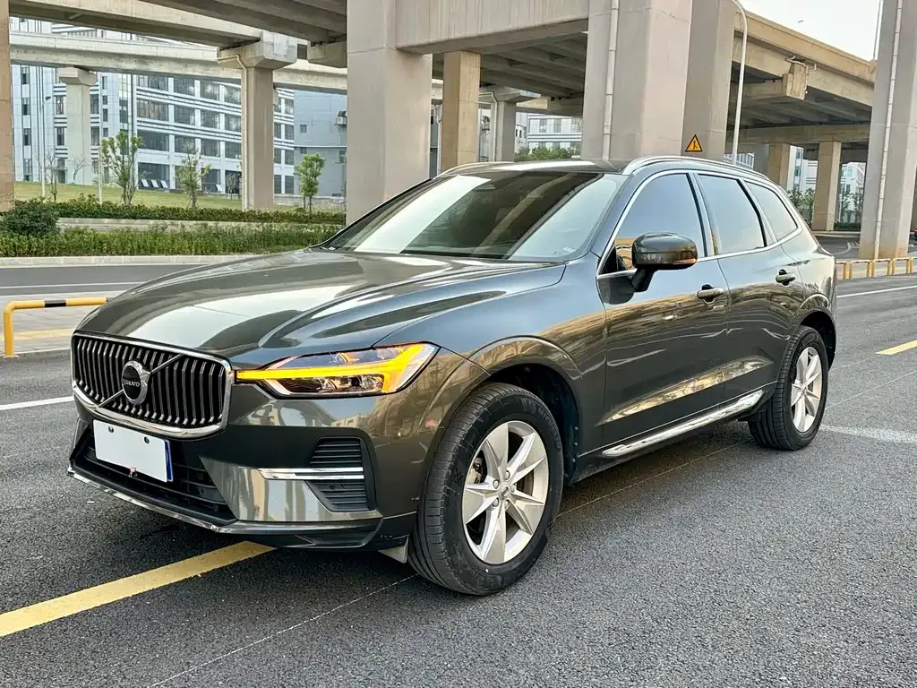 Volvo XC60 — фото 1