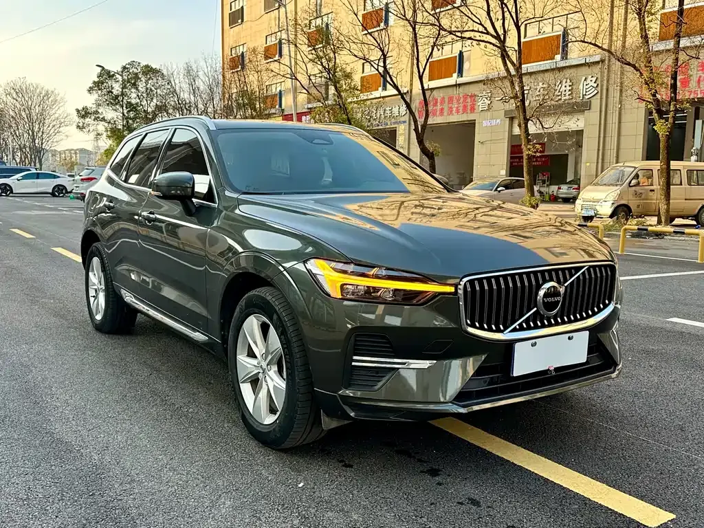 Volvo XC60 — фото 9