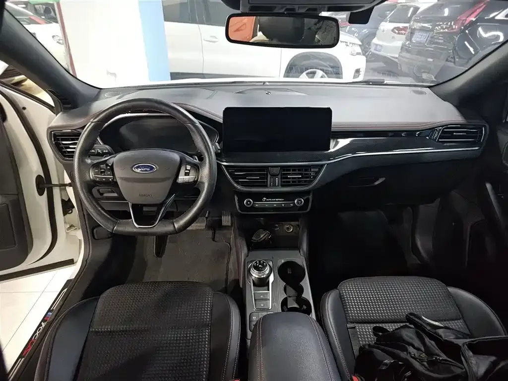 Ford Focus 2021 из CN, фото 6
