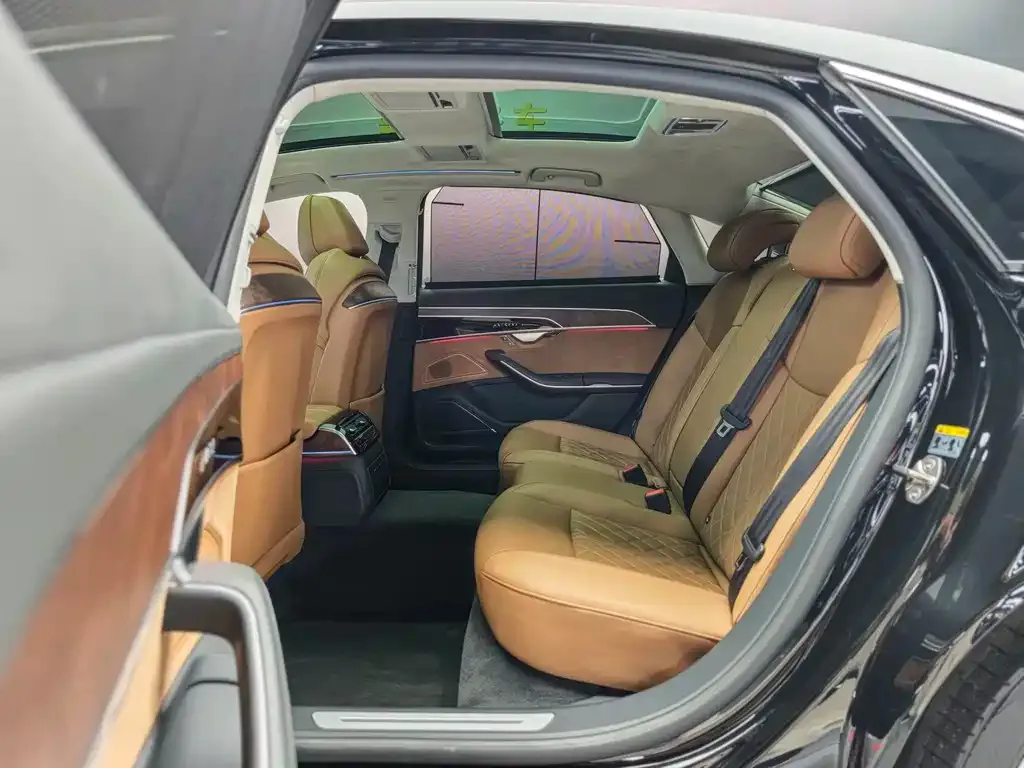 Audi A8 2022 из CN, фото 5