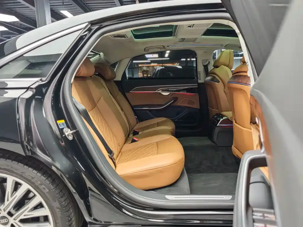 Audi A8 2022 из CN, фото 9