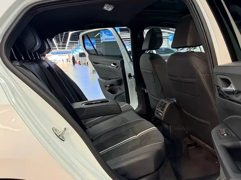 Volkswagen Golf 2022 из CN, фото 9