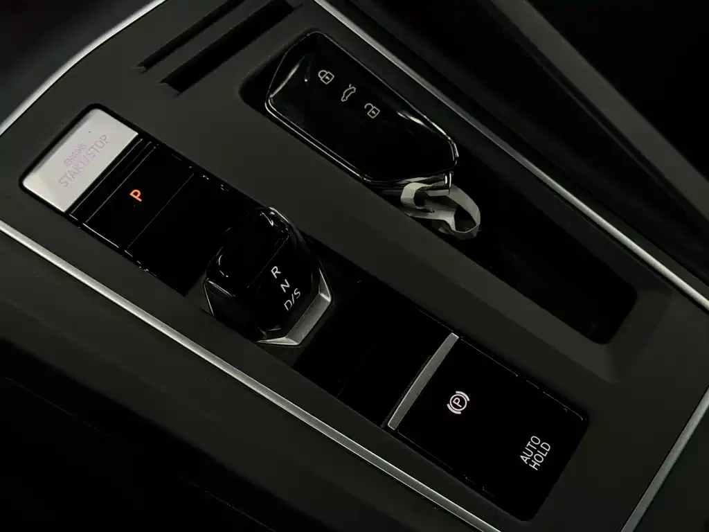 Volkswagen Golf 2022 из CN, фото 3