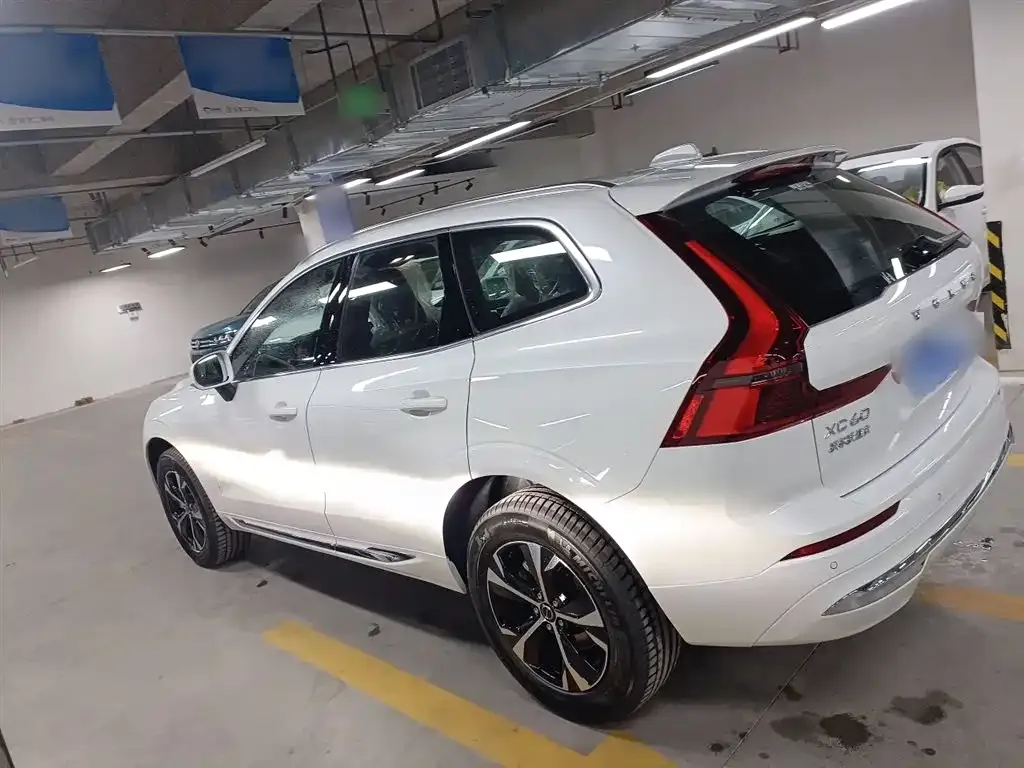Volvo XC60 — фото 8