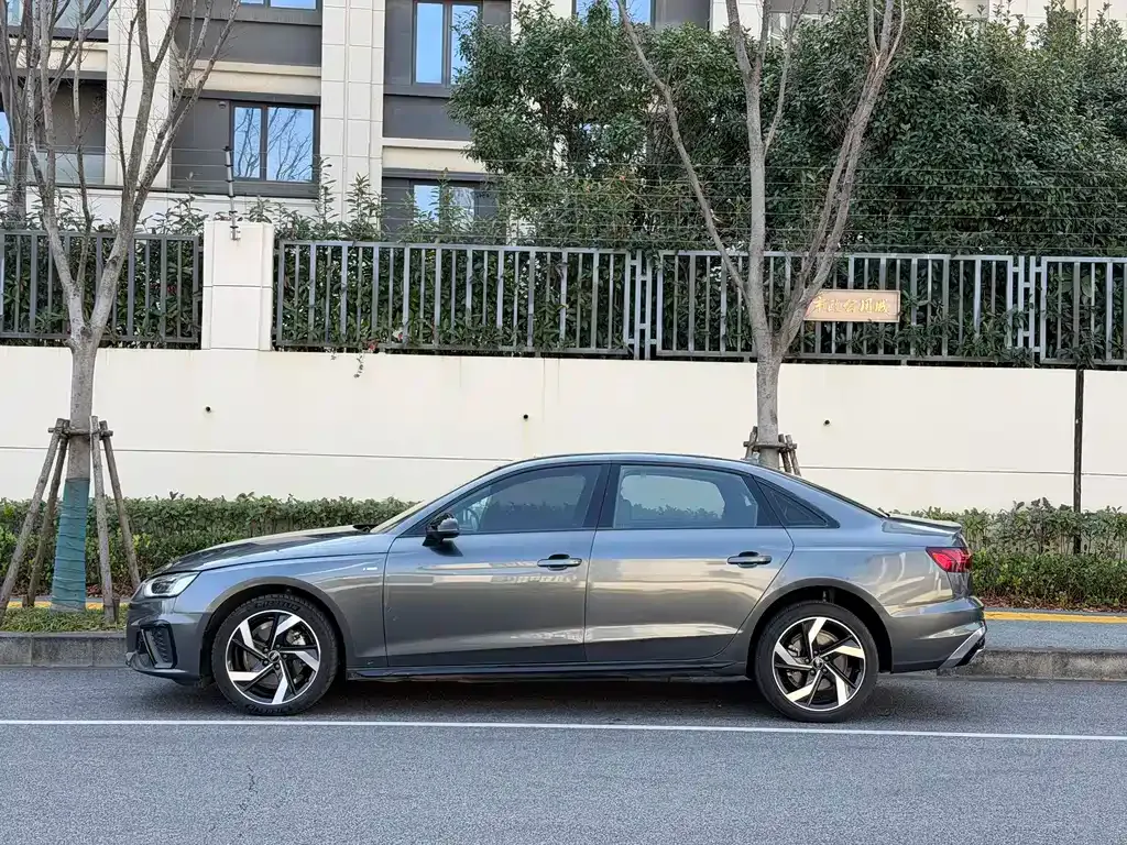 Audi A4L 2023 из CN, фото 6