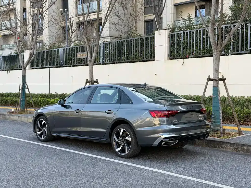 Audi A4L 2023 из CN, фото 8