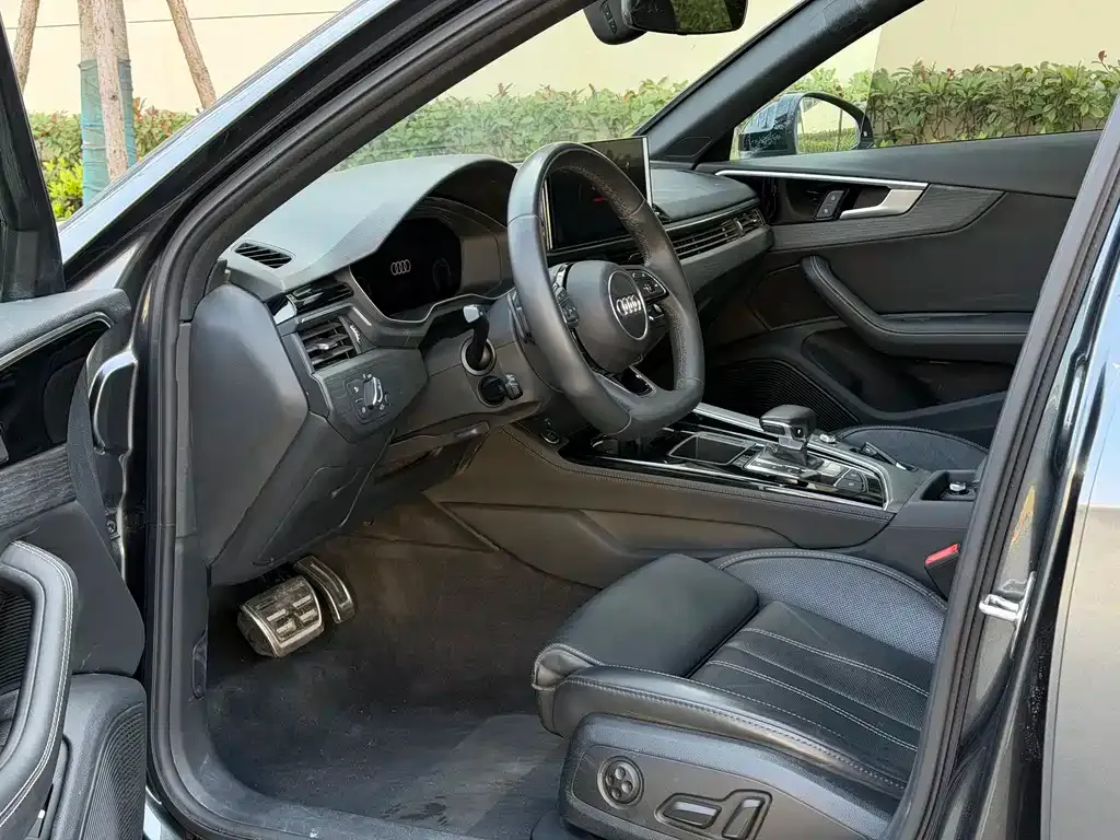 Audi A4L 2023 из CN, фото 3