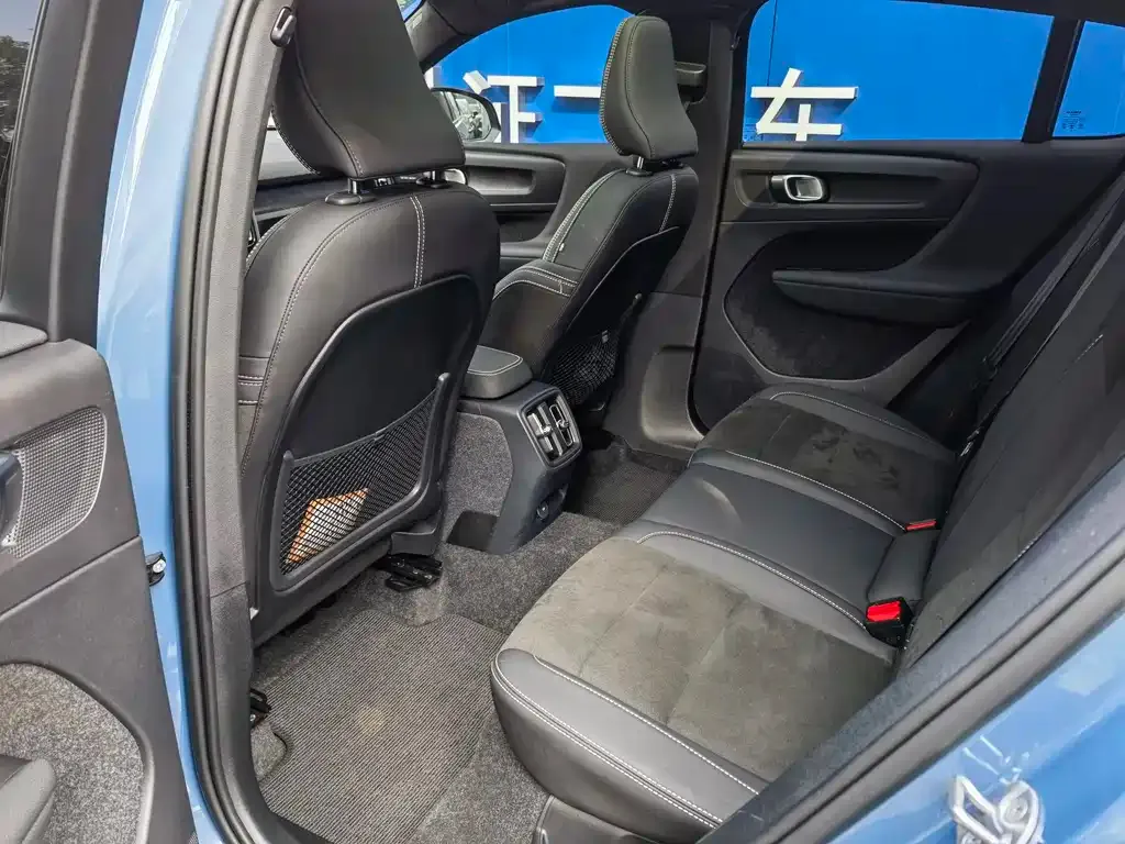 Volvo C40 2023 из CN, фото 3