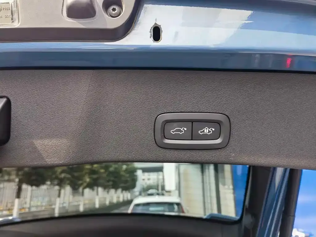 Volvo C40 2023 из CN, фото 2