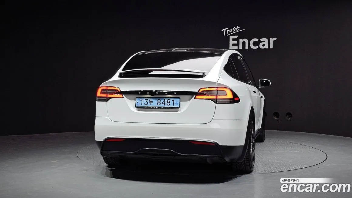 Tesla Model X 2023 из KR, фото 2