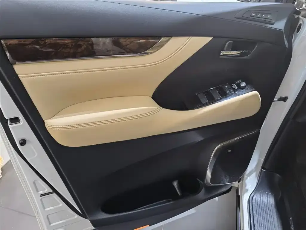 Toyota Alphard 2023 из CN, фото 3