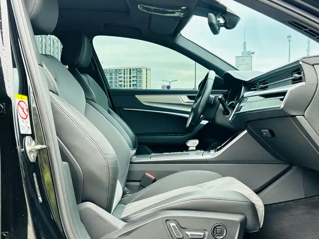Audi A6L 2025 из CN, фото 2