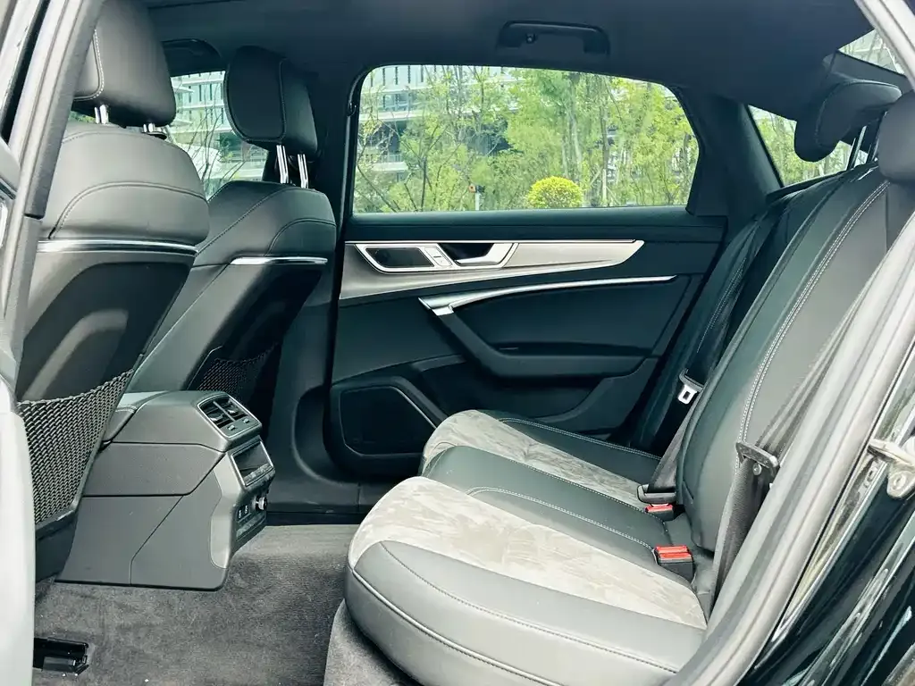 Audi A6L 2025 из CN, фото 6
