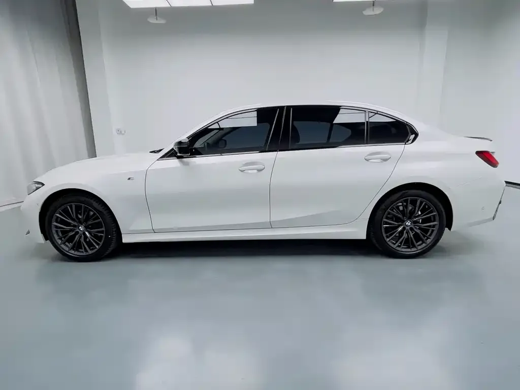 BMW 3 Series 2022 из CN, фото 2