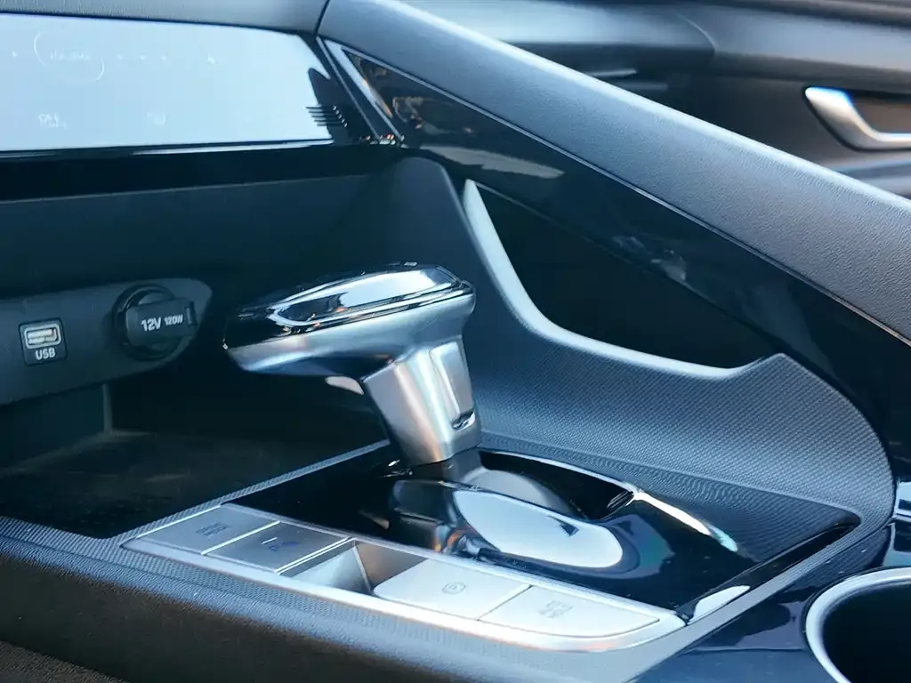 Hyundai Elantra 2022 из CN, фото 10