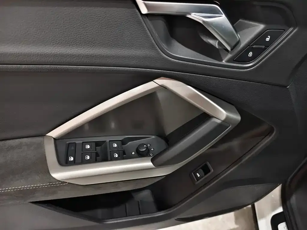 Audi Q3 2021 из CN, фото 4
