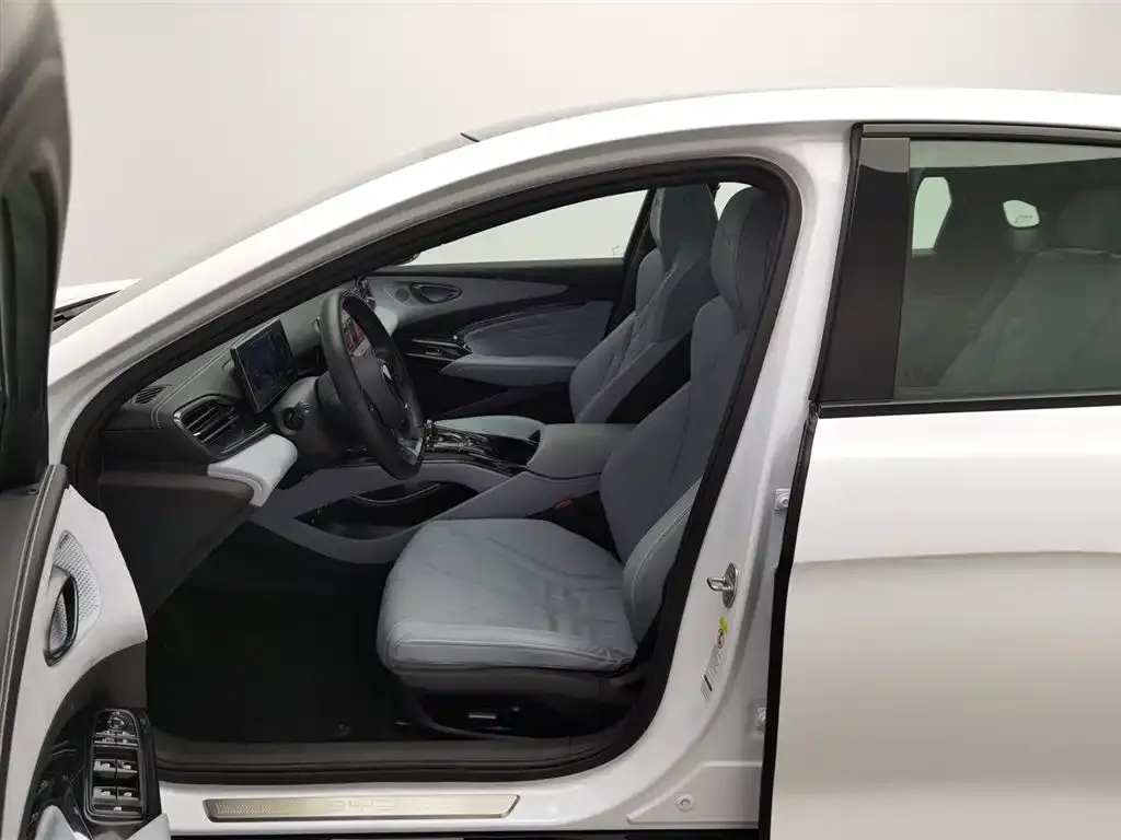 BYD Seal — фото 10