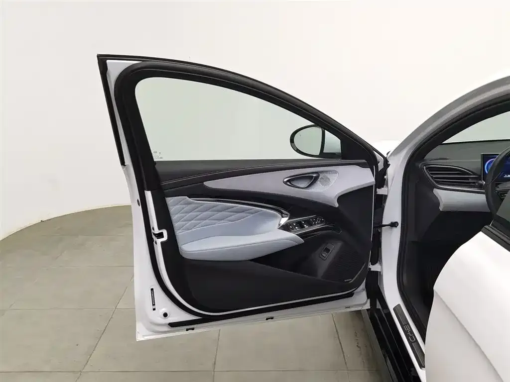 BYD Seal — фото 8