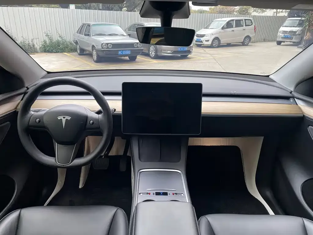 Tesla Model Y 2023 из CN, фото 2