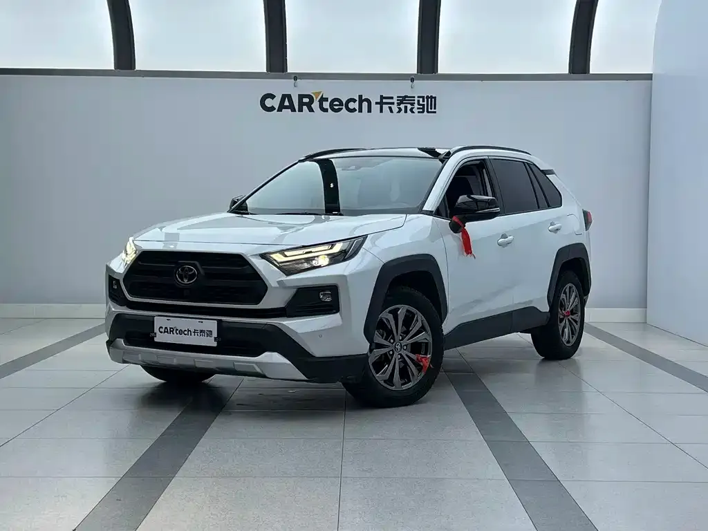 Toyota RAV4 2023 из CN, фото 1