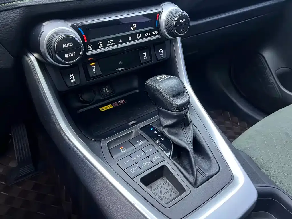 Toyota RAV4 2023 из CN, фото 9