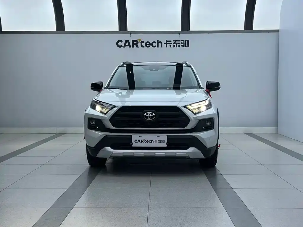Toyota RAV4 2023 из CN, фото 2