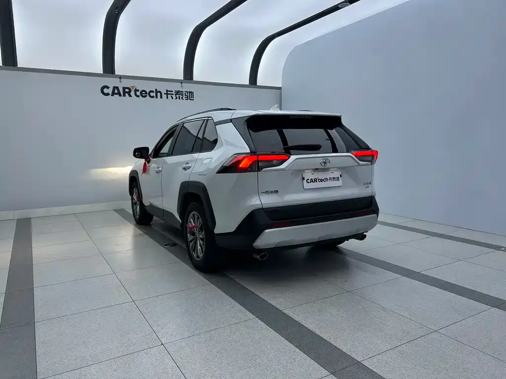 Toyota RAV4 2023 из CN, фото 4