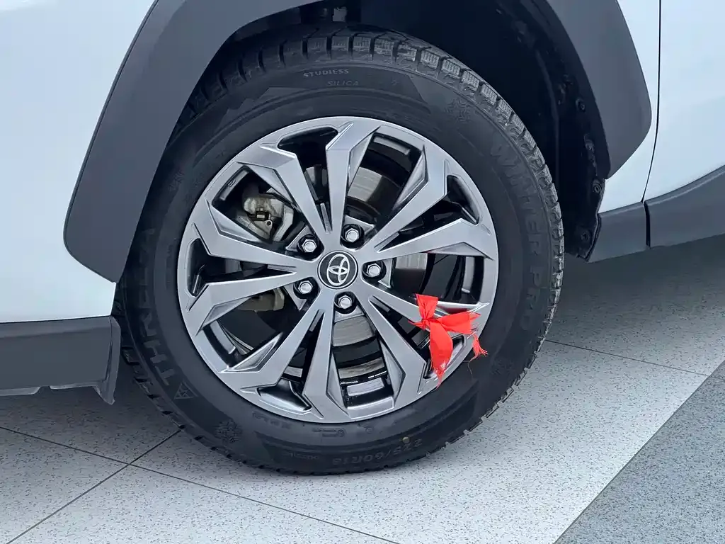 Toyota RAV4 2023 из CN, фото 10