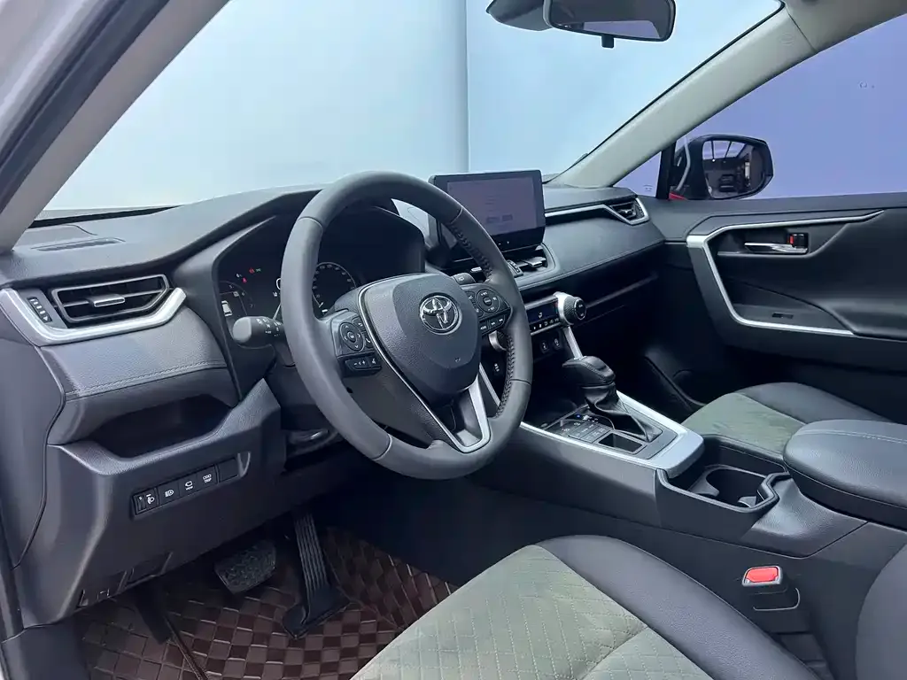 Toyota RAV4 2023 из CN, фото 7