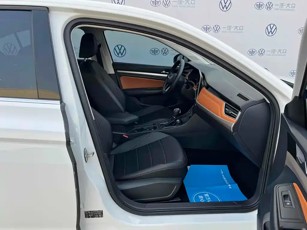 Volkswagen Bora 2024 из CN, фото 3