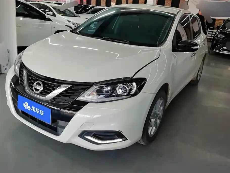 Nissan Tiida — фото 1