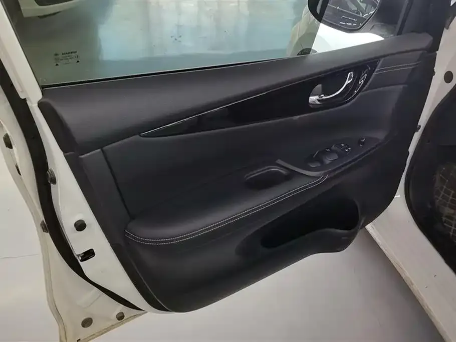 Nissan Tiida — фото 4