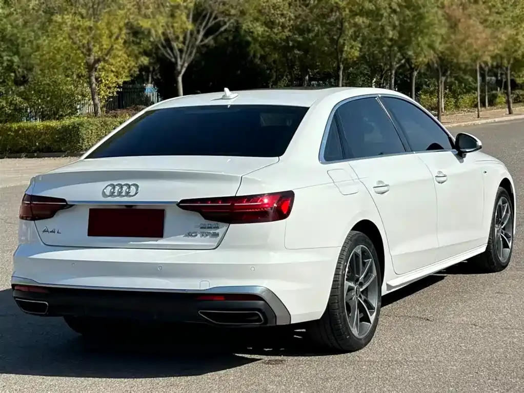 Audi A4L 2022 из CN, фото 8