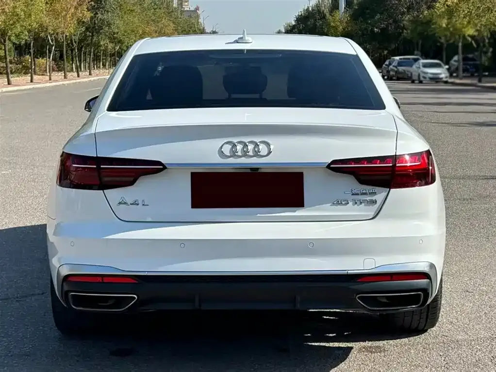 Audi A4L 2022 из CN, фото 2
