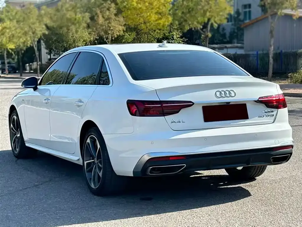 Audi A4L 2022 из CN, фото 3