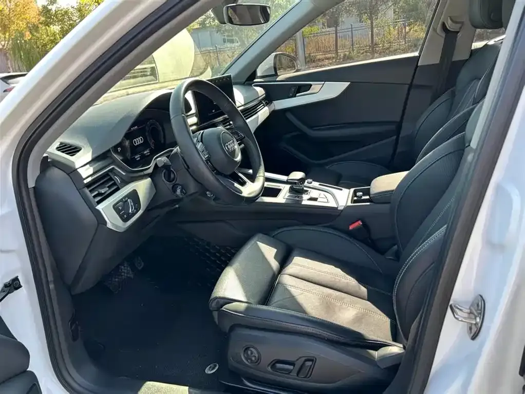Audi A4L 2022 из CN, фото 9