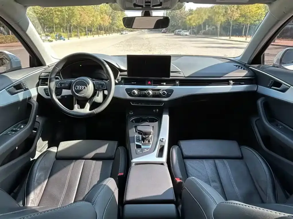 Audi A4L 2022 из CN, фото 4