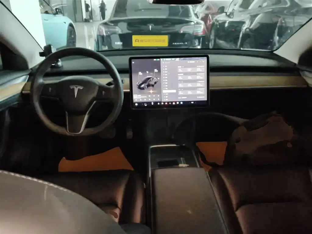 Tesla Model 3 — фото 10