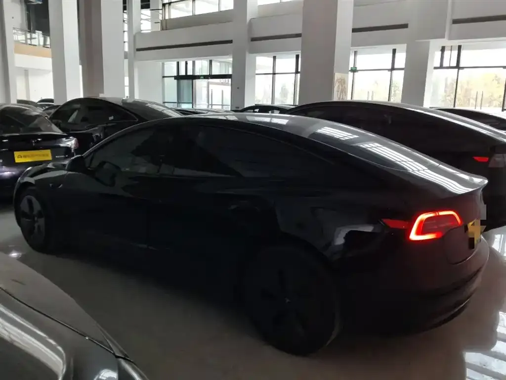 Tesla Model 3 — фото 5