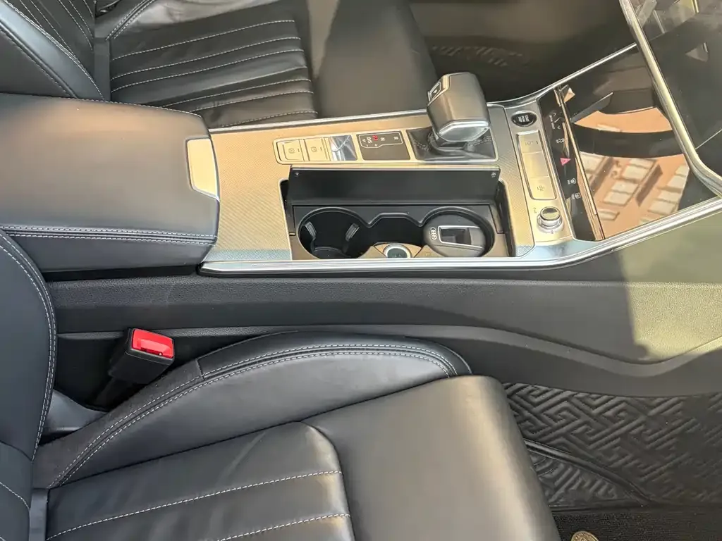 Audi A6L 2023 из CN, фото 2