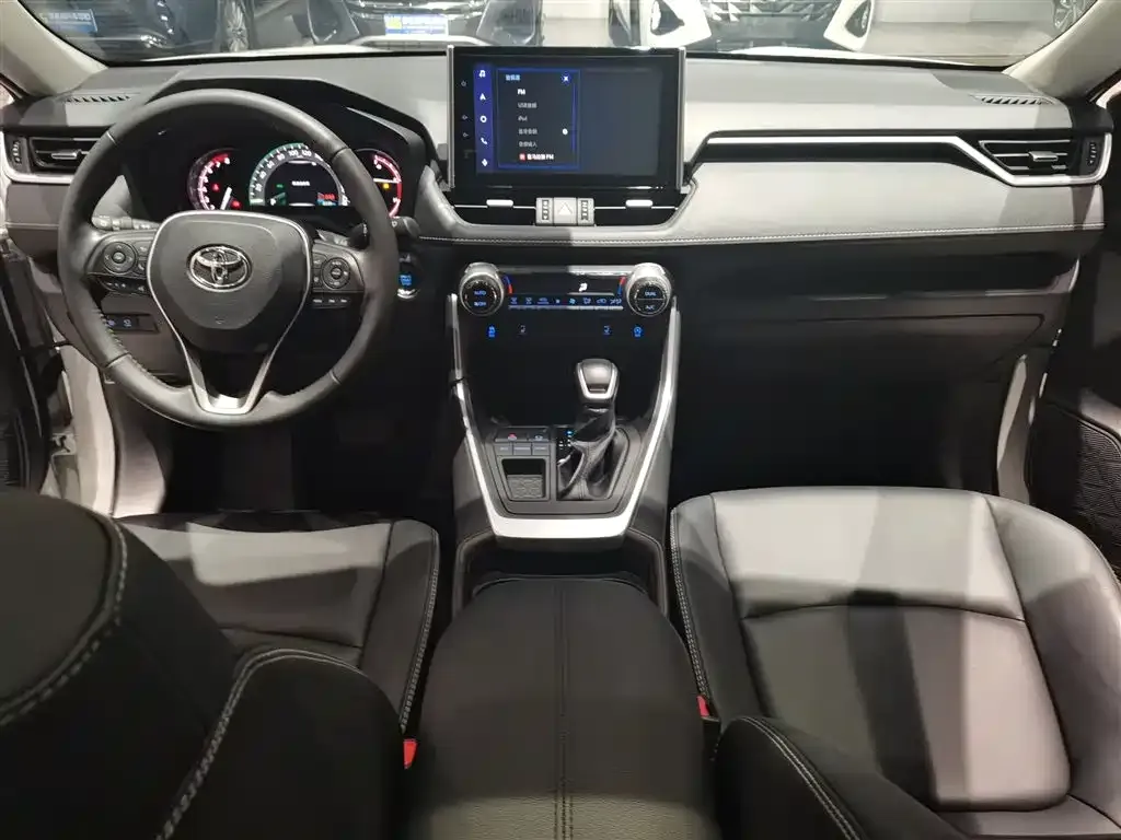Toyota RAV4 — фото 10