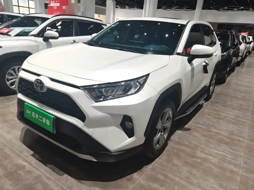 Toyota RAV4 — фото 2