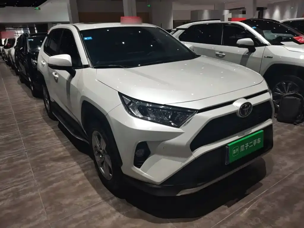 Toyota RAV4 — фото 4