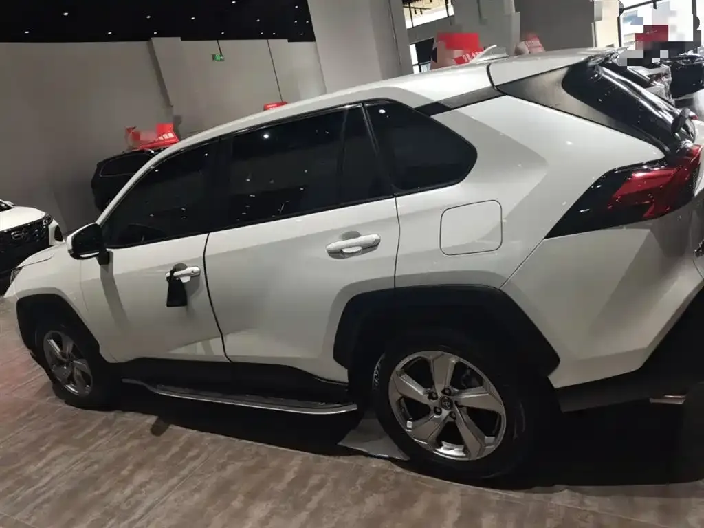 Toyota RAV4 — фото 5