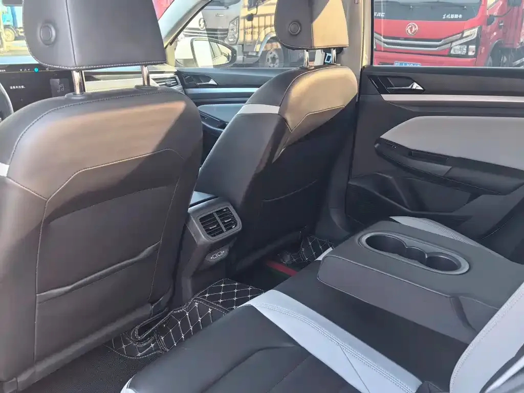 Volkswagen Bora 2023 из CN, фото 8