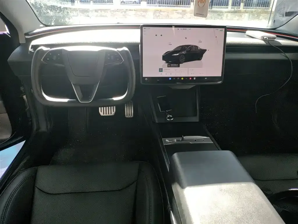 Tesla Model 3 — фото 2