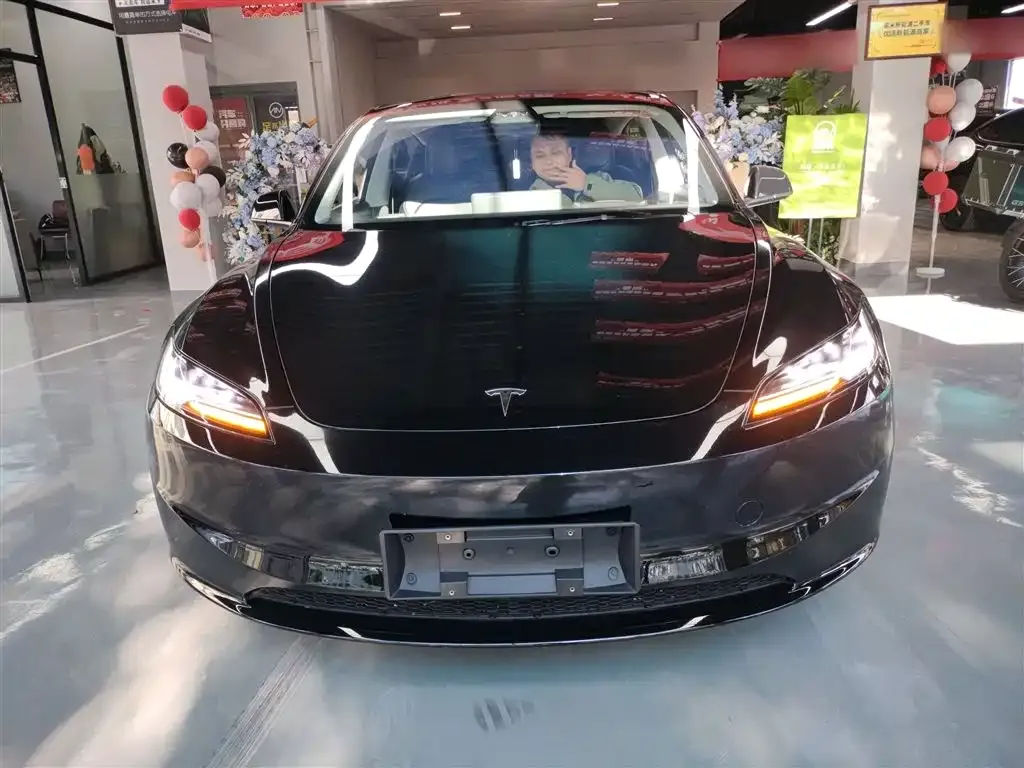 Tesla Model 3 — фото 3