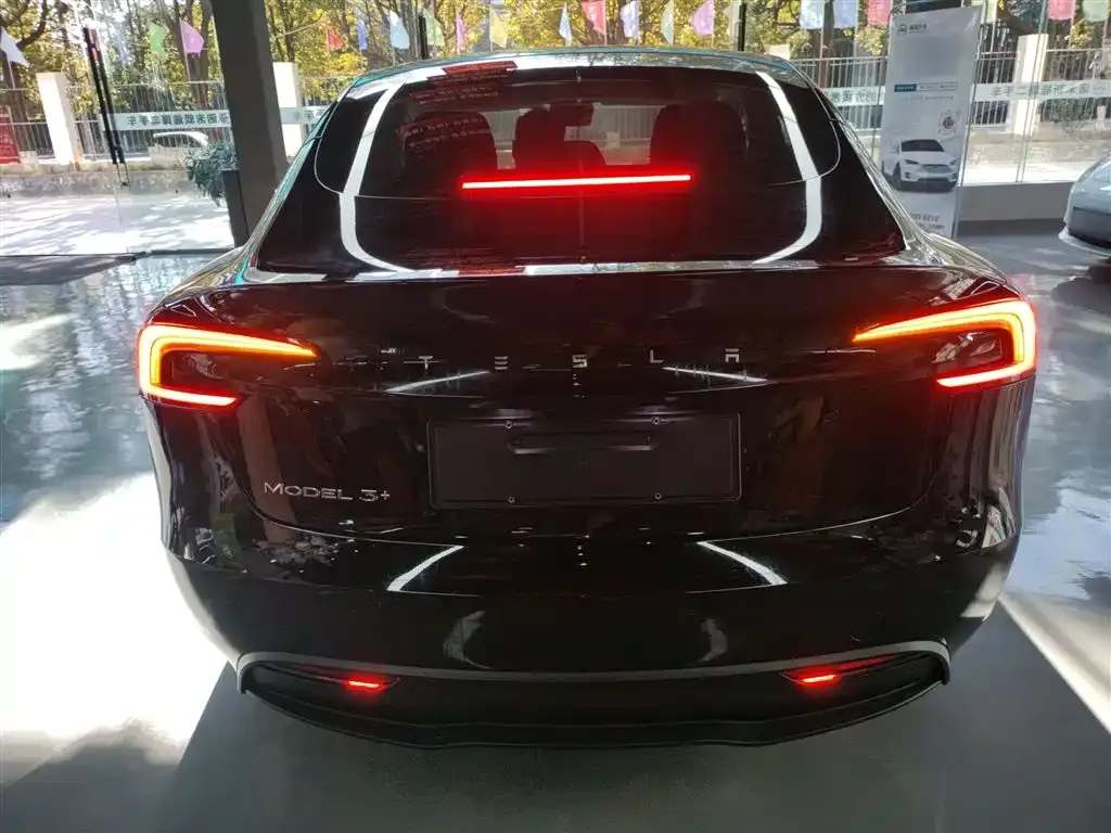 Tesla Model 3 — фото 4